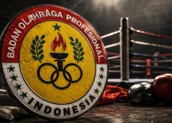 Officials oversee an Indonesian professional combat sports event after the dissolution of BOPI.